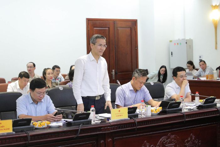Thứ trưởng Bộ Nội vụ Cao Huy trình bày Tờ trình dự án Luật