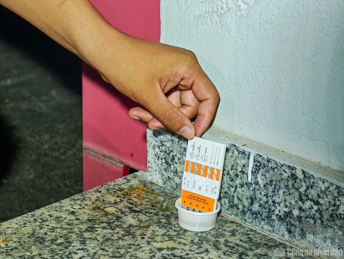 Các "quái xế" này còn được kiểm tra nồng độ cồn trong hơi thở và test chất ma túy.