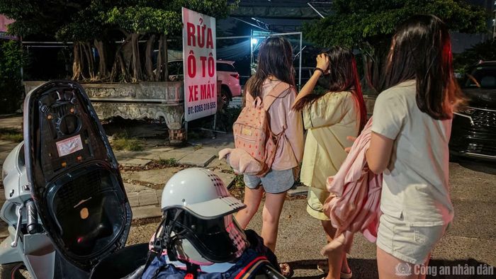 Liên tục tuần tra từ 21h30 tối 2/10 đến 1h sáng 3/10, các tổ tuần tra CSGT đã phát hiện, xử lý hàng loạt trường hợp vi phạm giao thông.