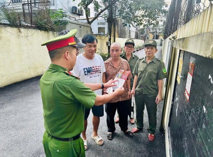 Người dân hài lòng khi tiếp cận nhiều thông tin cần liên hệ chỉ qua tờ thông báo ngắn gọn, cô đọng.