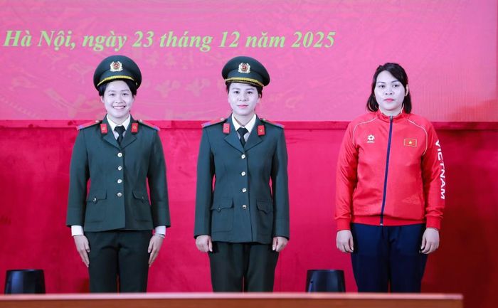 Nguyễn Ngọc Trâm (đầu tiên bên trái) hiện là vận động viên có bảng thành tích hàng đầu của Thể thao CAND.