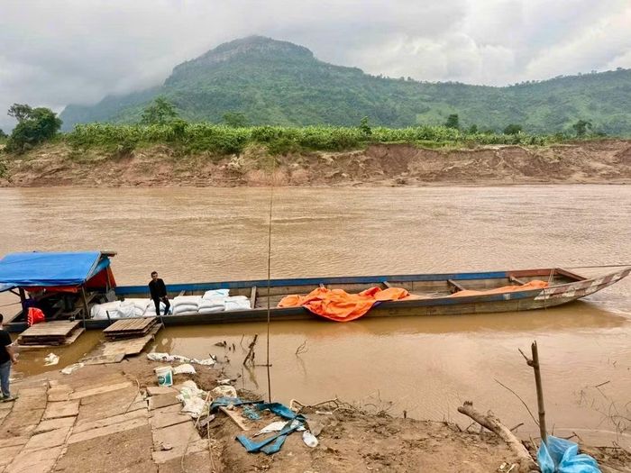 Bến sông Sê Pôn là nơi thường xuyên vận chuyển hàng lậu.