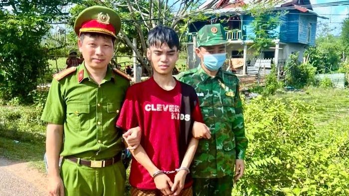 Công an xã Lìa phối hợp Bộ đội Biên phòng bắt giữ một đối tượng vận chuyển trái phép chất ma túy.