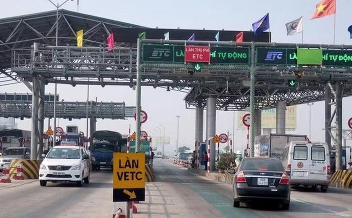 Trạm thu phí trên cao tốc Bắc-Nam.