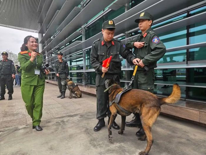 Lực lượng cứu nạn, cứu hộ Bộ Công an mang trang thiết bị hiện đại giúp nâng cao hiệu quả tìm kiếm nạn nhân tại Myanmar.