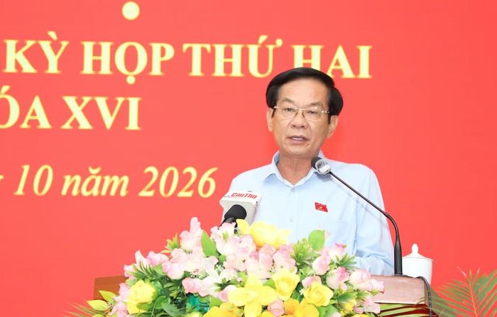Đồng chí Đỗ Thanh Bình, Bí thư Thành ủy Cần Thơ ghi nhận các ý kiến đóng góp chính đáng của cử tri.