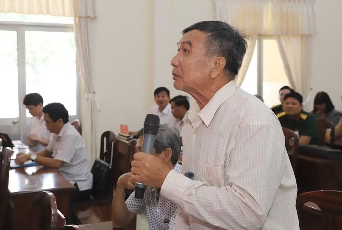 Cử tri phát biểu ý kiến, tập trung vào những vấn đề thiết thực, gắn với đời sống người dân và yêu cầu phát triển của thành phố.