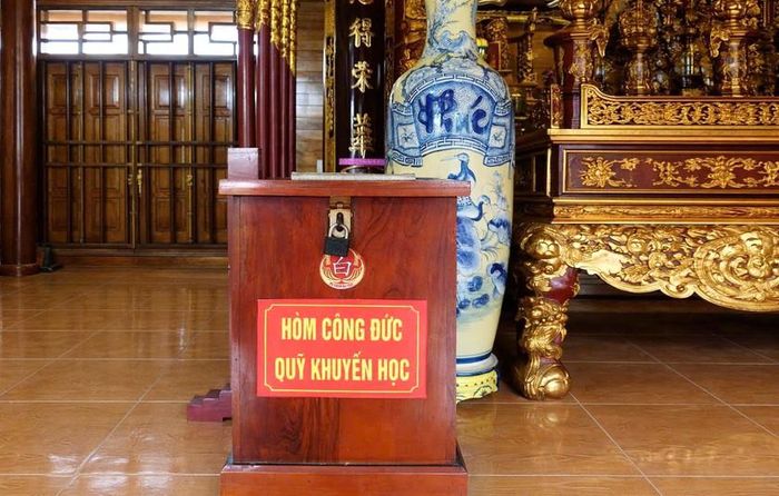 Quỹ Khuyến học trị giá 250 triệu đồng mà dòng họ Bạch Công gây dựng như mạch nguồn nuôi dưỡng ước mơ tới trường của các thế hệ cháu con.
