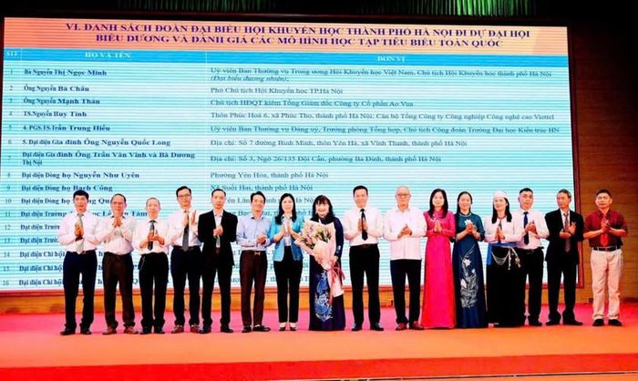 Họ Bạch Công vinh dự được chọn dự Đại hội Biểu dương và đánh giá các mô hình học tập tiêu biểu toàn quốc.