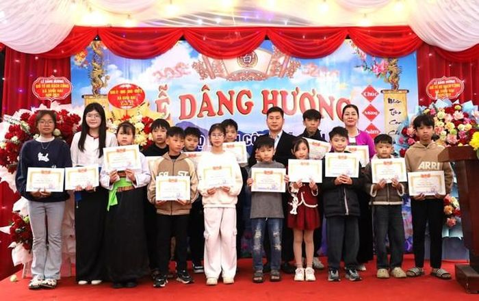 Hằng năm, vào dịp giỗ tổ (28 tháng 11 âm lịch), Ban Khuyến học dòng họ Bạch Công lại long trọng tổ chức lễ tuyên dương trao thưởng cho con cháu dòng họ đạt thành tích cao trong học tập.