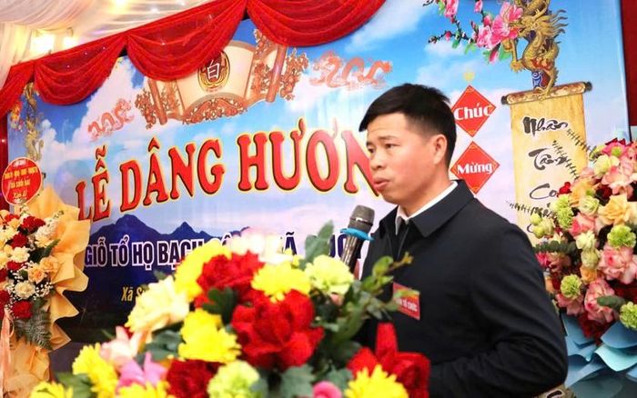 Ông Bạch Thất Thuyết - Chủ tịch Hội đồng gia tộc họ Bạch Công phát biểu tại lễ dâng hương giỗ tổ.