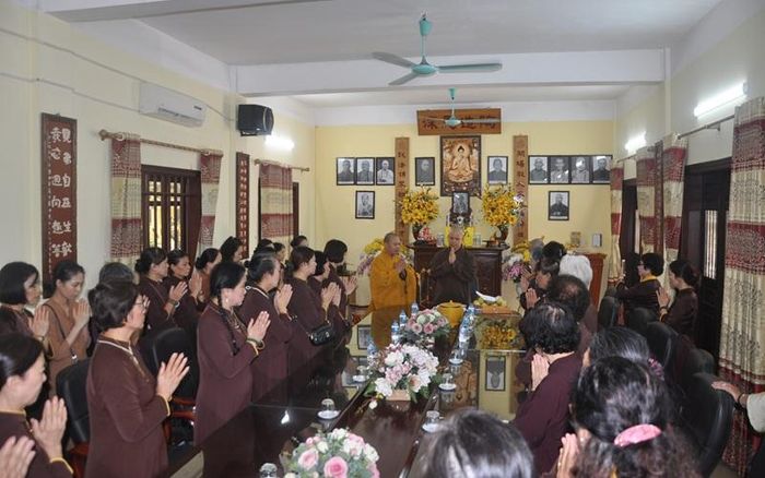 Phật tử tác bạch cúng dường chư Tăng trong mùa An cư kiết hạ. Về chùa kính Pháp, trọng Tăng, Kính ngưỡng Tam Bảo, như rằng mình tu.