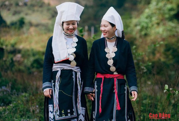 Tiếng dân tộc trở thành cầu nối giúp du khách hiểu hơn về văn hóa và đời sống bản địa.