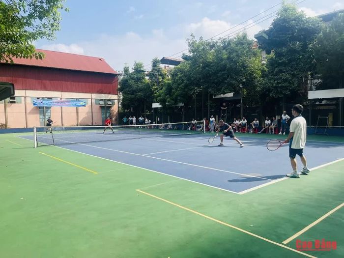 Sau lễ khai mạc diễn ra các trận đấu kịch tính, sôi nổi.