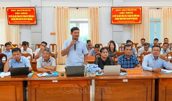 Các đại biểu tham dự hội nghị phát biểu, đóng góp ý kiến vào kết quả 9 tháng và phương hướng, nhiệm vụ những tháng cuối năm.