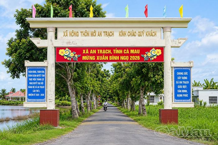  Giao thông nông thôn được xã An Trạch quan tâm đầu tư, tạo thuận lợi cho người dân đi lại, vận chuyển hàng hoá.