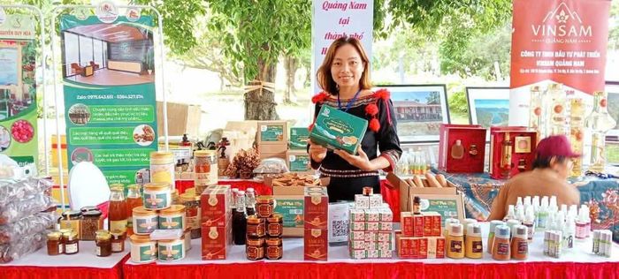 Bà Nguyễn Thị Huê, Giám đốc HTX Sản xuất Nông sản và Dược liệu Bản Boa, xã Trà Giáp, Thành phố Đà Nẵng. 