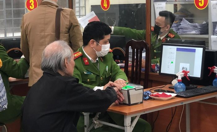 Căn cước hết hạn phải làm gì? Những mốc tuổi người dân cần đặc biệt lưu ý (ảnh minh họa).