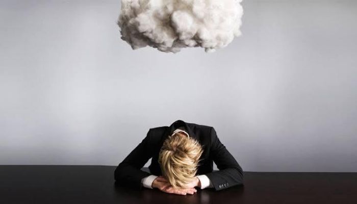 Khi áp lực bủa vây, đôi khi một lời nhắc đúng lúc có thể giúp chúng ta bình tâm và bước tiếp. Ảnh minh họa