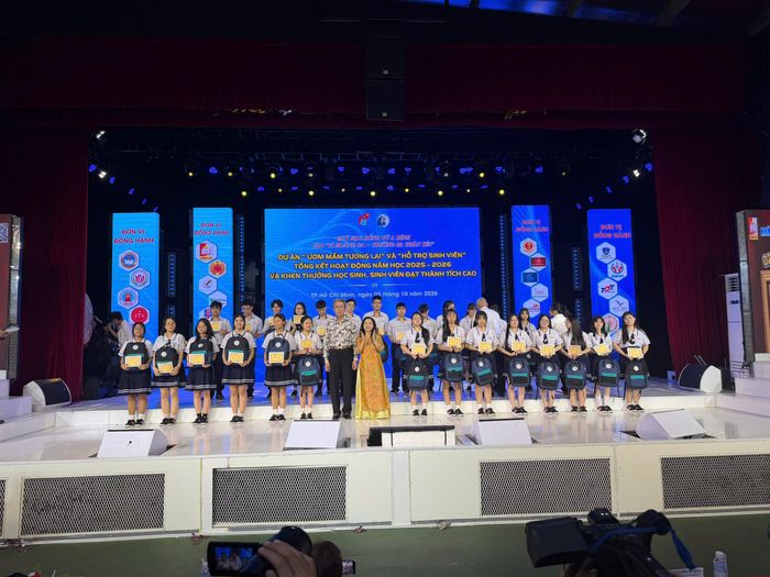 Những suất học bổng chắp cánh cho các em trên con đường học tập.