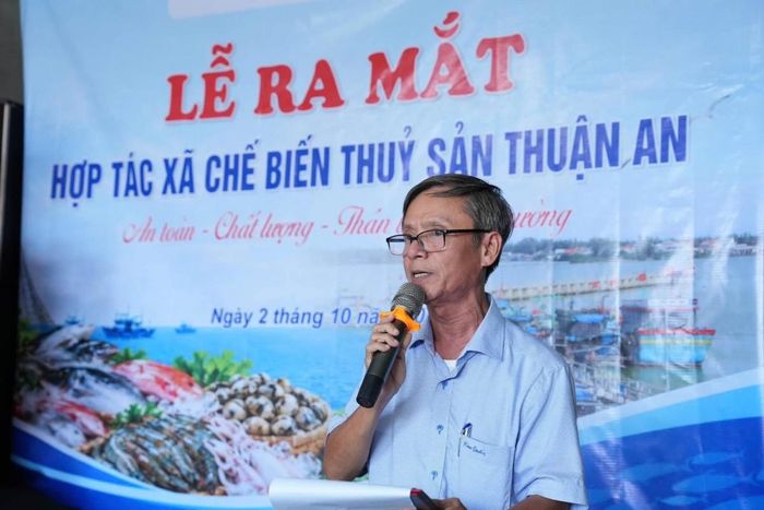 Đồng chí Nguyễn Văn Thuận - Phó Chủ tịch UBND phường Thuận An phát biểu tại buổi lễ