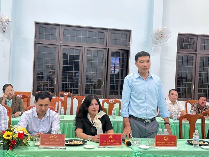 Ông Phạm Xuân Quang – Chủ tịch UBND xã Măng Ri phát biểu triển khai các giải pháp phát triển kinh tế - xã hội và nâng cao đời sống người dân trên địa bàn.