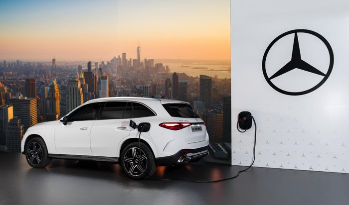 Khi vận hành ở chế độ thuần điện, quãng đường di chuyển của GLC 350e lên tới 128 km theo chuẩn WLTP.