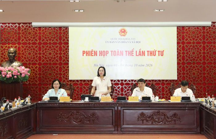 Phó Chủ tịch Quốc hội Nguyễn Thị Thanh phát biểu chỉ đạo phiên họp.