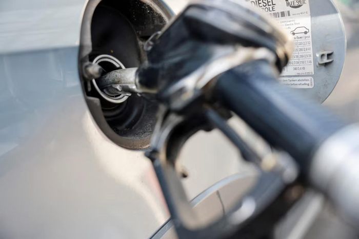 G7 nhất trí giải phóng 100 triệu thùng dầu diesel và dầu thô từ các kho dự trữ khẩn cấp. (Ảnh: Reuters)