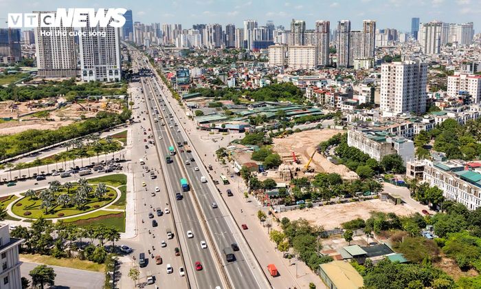 Vành đai 3 trên cao, đoạn từ cầu Thăng Long đến cầu Thanh Trì, là tuyến đường huyết mạch của Hà Nội, kết nối các tuyến quốc lộ, cao tốc với mạng lưới giao thông đô thị. Tuyến được tổ chức với 2 làn xe chạy và một làn dừng khẩn cấp mỗi chiều, giúp dòng ô tô đi qua các khu vực đông dân cư đồng thời hạn chế xung đột với giao thông phía dưới.