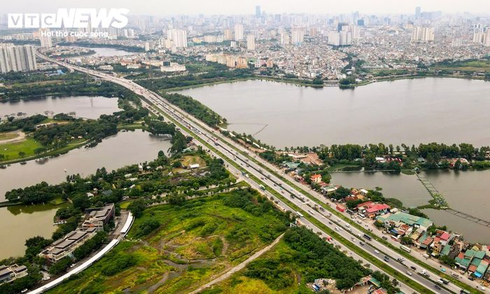 Việc điều chỉnh cần được đánh giá kỹ về an toàn giao thông trước khi triển khai, bởi bài toán đặt ra không chỉ là tăng thêm một làn xe mà còn phải bảo đảm khả năng xử lý nhanh khi xảy ra sự cố.
