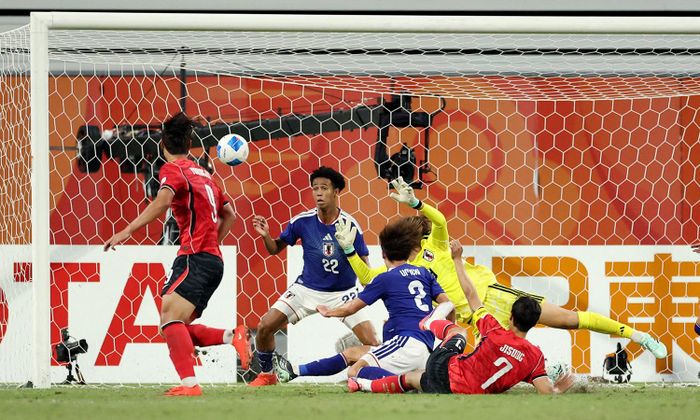 Eom Ji-sung (số 7) ghi bàn cho U23 Hàn Quốc. (Ảnh: Reuters)