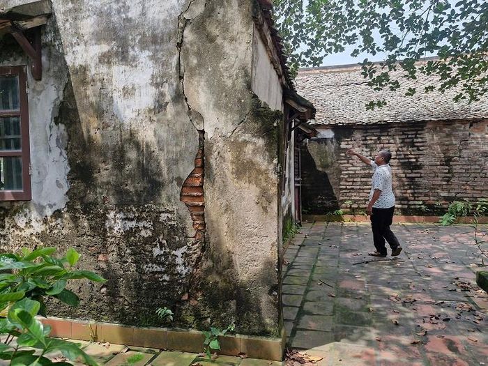Di tích đình Cát Bi ở thôn Thuỵ Phú bị hư hỏng, xuống cấp nghiêm trọng. Ảnh: PV