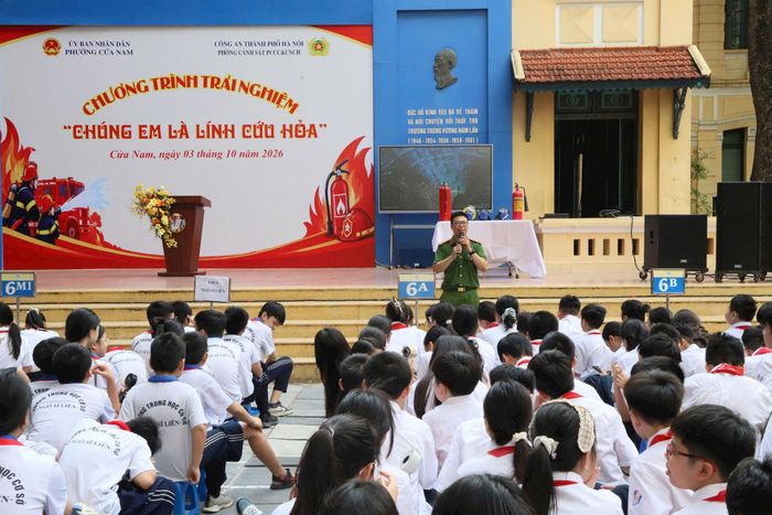 Chương trình thu hút đông đảo học sinh phường Cửa Nam hào hứng tham gia. Ảnh: PV