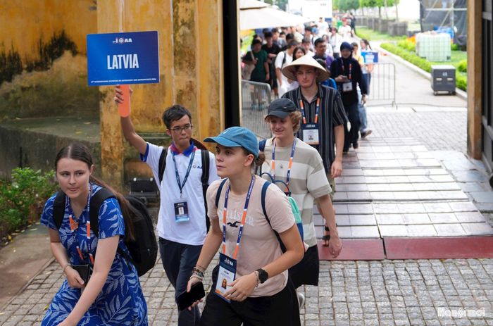 Không chỉ tranh tài trong lĩnh vực thiên văn và vật lý thiên văn, các thí sinh còn có cơ hội giao lưu, chia sẻ những nét văn hóa đặc trưng của các quốc gia.