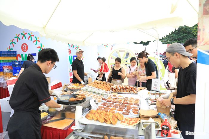 Những món ăn được trình bày bắt mắt, vừa hấp dẫn về thị giác vừa gợi sự tò mò, thích thú của thực khách.