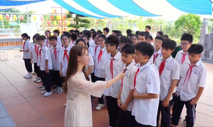 Qua mỗi tiết học trải nghiệm thực tế, học sinh được kỳ vọng trở thành những “đại sứ của di sản”, kể những câu chuyện, lan tỏa giá trị lịch sử, văn hóa của quê hương. Ảnh: PV