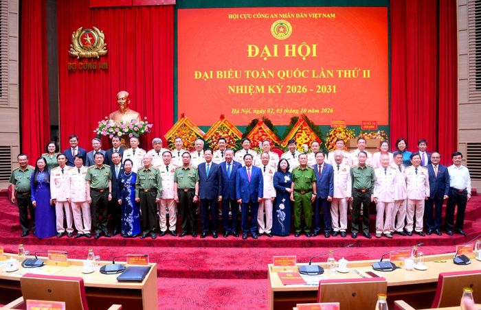 Tổng Bí thư, Chủ tịch nước Tô Lâm cùng các đại biểu và Ban Thường vụ Hội Cựu CAND Việt Nam nhiệm kỳ II (2026 - 2031). Ảnh: PV