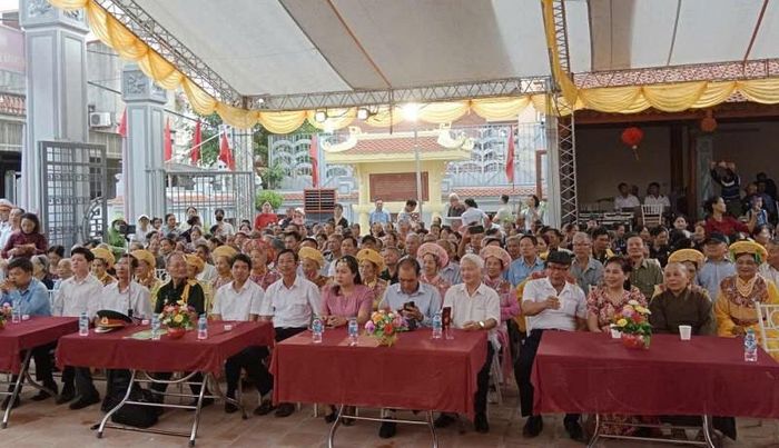 Các đại biểu và người dân tham gia Lễ kỷ niệm 74 năm trận Trại Diền anh dũng. Ảnh: PV