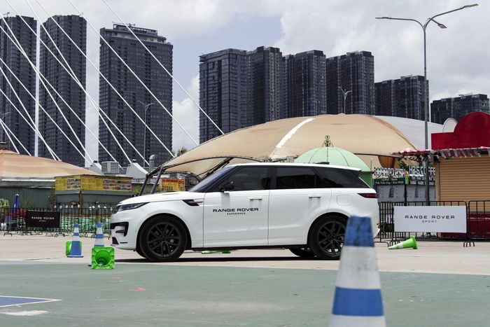 Rolls-Royce, Bentley và Land Rover là những cái tên tiêu biểu của ngành công nghiệp ô tô Anh. Ảnh: Hoàng Linh