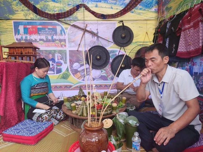 Rượu cần là thức uống truyền thống không thể thiếu trong các dịp lễ hội và sự kiện trọng đại của đồng bào vùng cao. Ảnh: Ngọc Hưng.