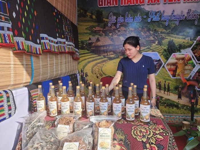 Mật ong rừng. Ảnh: Ngọc Hưng.