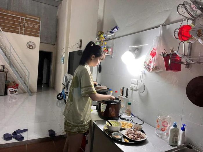 Nhiều vợ chồng trẻ vẫn đang phải thuê trọ tại Hà Nội. Ảnh: Quỳnh Mai.