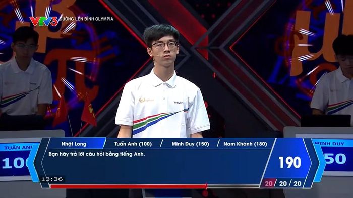 Khép lại phần thi, Nhật Long và Nam Khánh cùng giữ vị trí dẫn đầu đoàn leo núi.