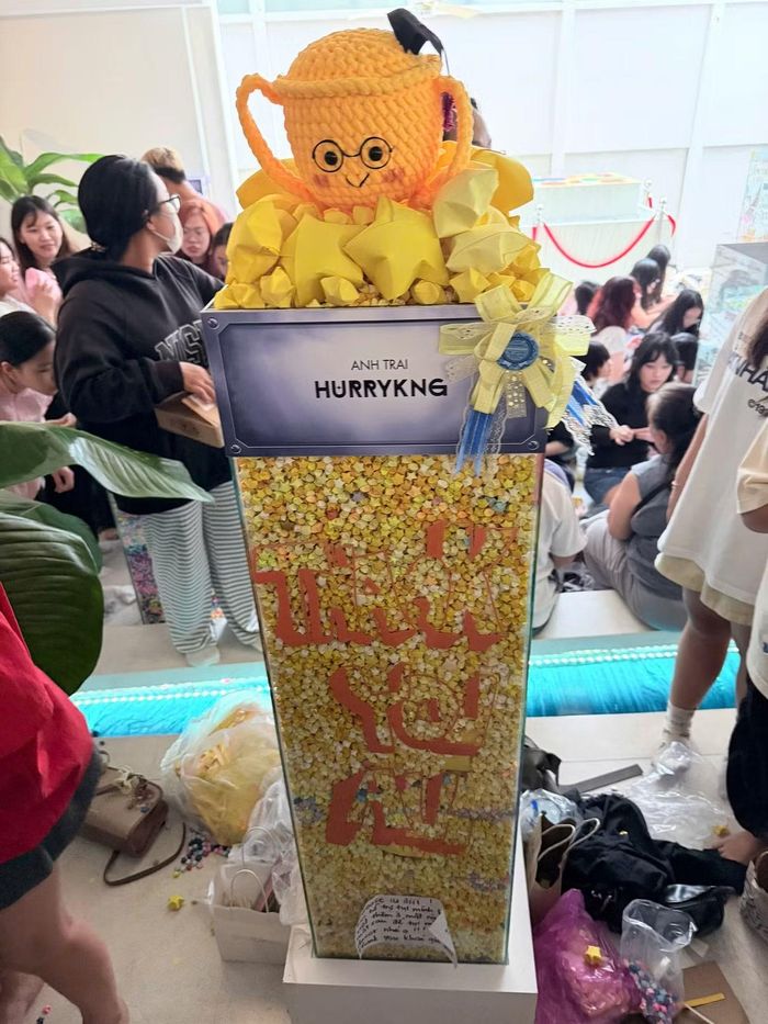  Trụ sao nhà HURRYKNG ngập sắc vàng. Nguồn: @_bong.goose.sol_ 