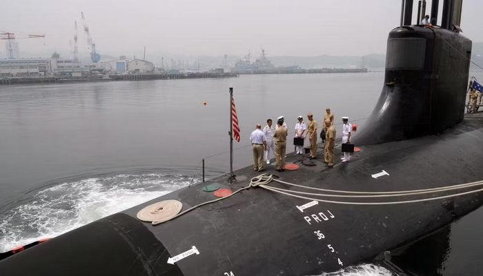 Quan trọng hơn, không có VLS không đồng nghĩa với hỏa lực yếu. Với tàu ngầm Seawolf, các ống phóng ngư lôi có đường kính lớn kết hợp cùng khoang vũ khí sức chứa lớn cho phép tàu mang theo một lượng vũ khí đáng kể.