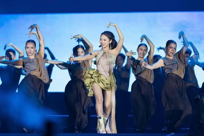 Phương Mỹ Chị bắt đầu hành trình "đi tìm kho báu" của mình