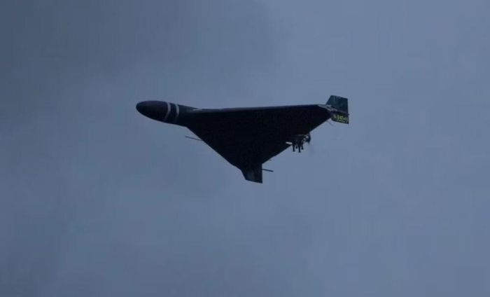 Trong khi đó, drone đánh chặn có ưu thế về chi phí và thời gian triển khai, nhưng cũng phải phát triển theo để đối phó các UAV phản lực bay nhanh hơn.