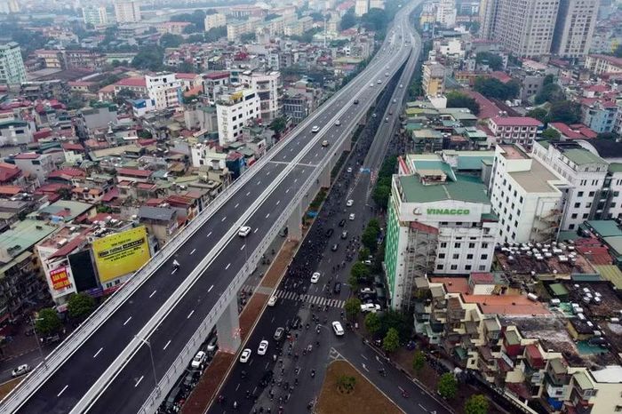 Sở Xây dựng cho rằng, việc bố trí 3 làn ô tô mỗi bên đường Vành đai 3 trên cao là không phù hợp