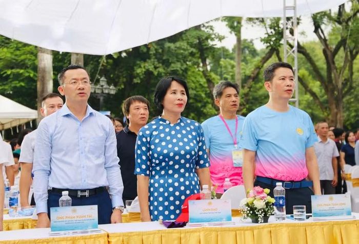 Các đại biểu tham dự lễ khai mạc